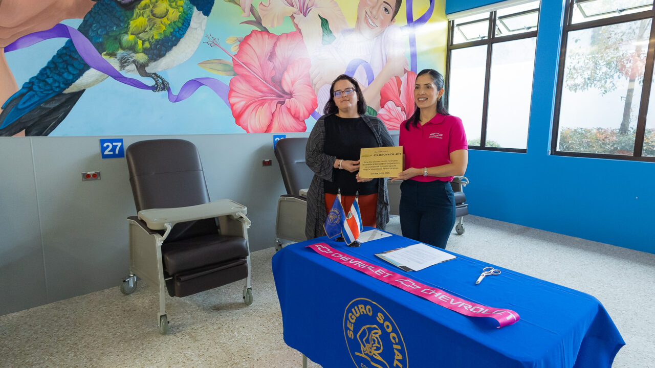 Chevrolet Grupo Q completa donación de diez sillones clínicos al Hospital Dr. Maximiliano Peralta Jiménez